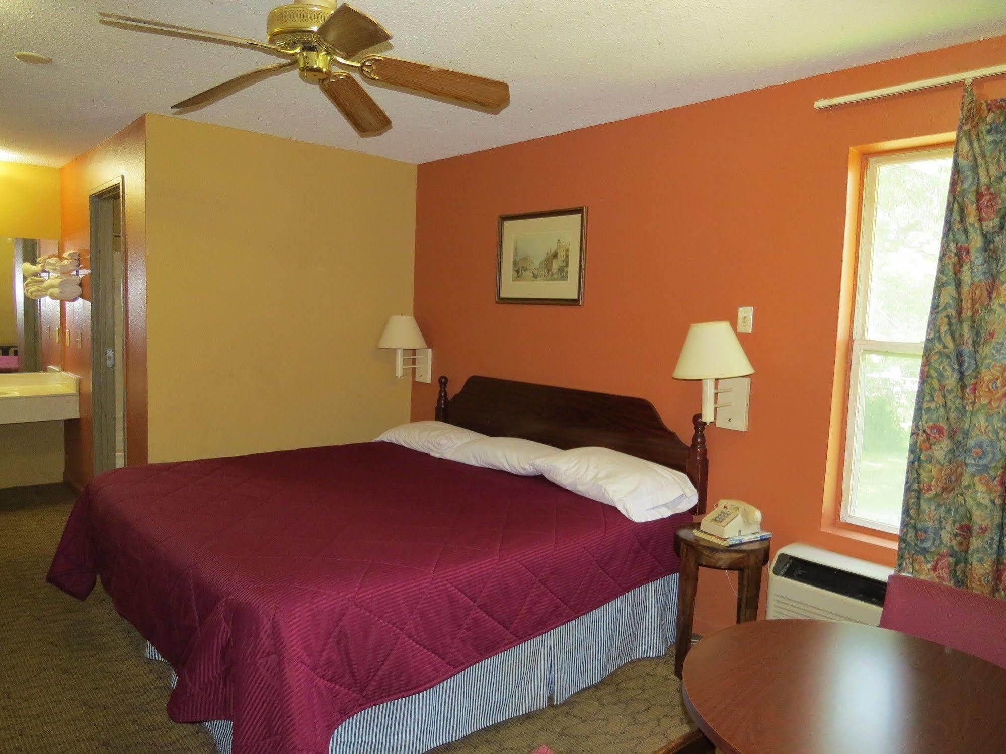 First Western Inn Caseyville Екстер'єр фото